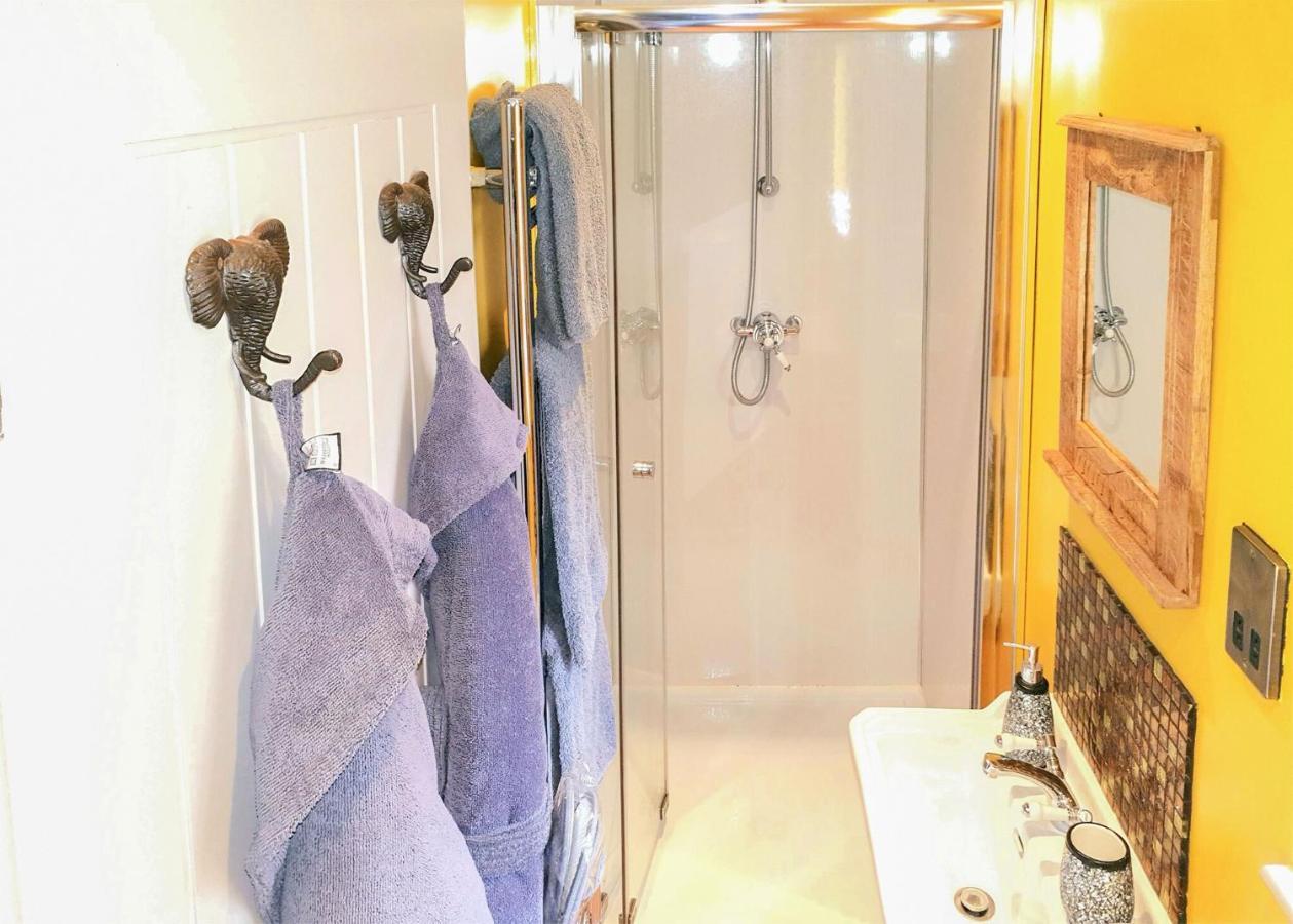 North Star Sanctum Hotel Garton ภายนอก รูปภาพ